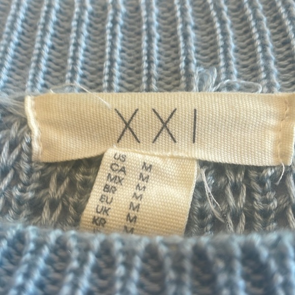 Light blue super cute stylish sweater medium - Picture 3 of 3